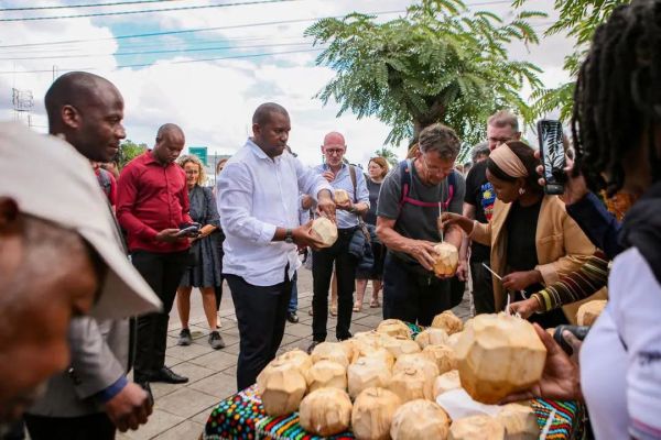 FRANCISCO PAGULA RECEBE GRUPO CULTURAL ALEMÃO QUE APOIA PROJECTOS SOCIAIS E PROMOVE INHAMBANE